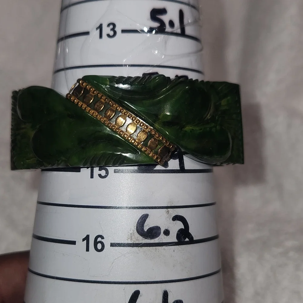 Vintage Green Marbled Bakelite Clamper Bracelet‎ Carved Art Deco Hinged Bangle